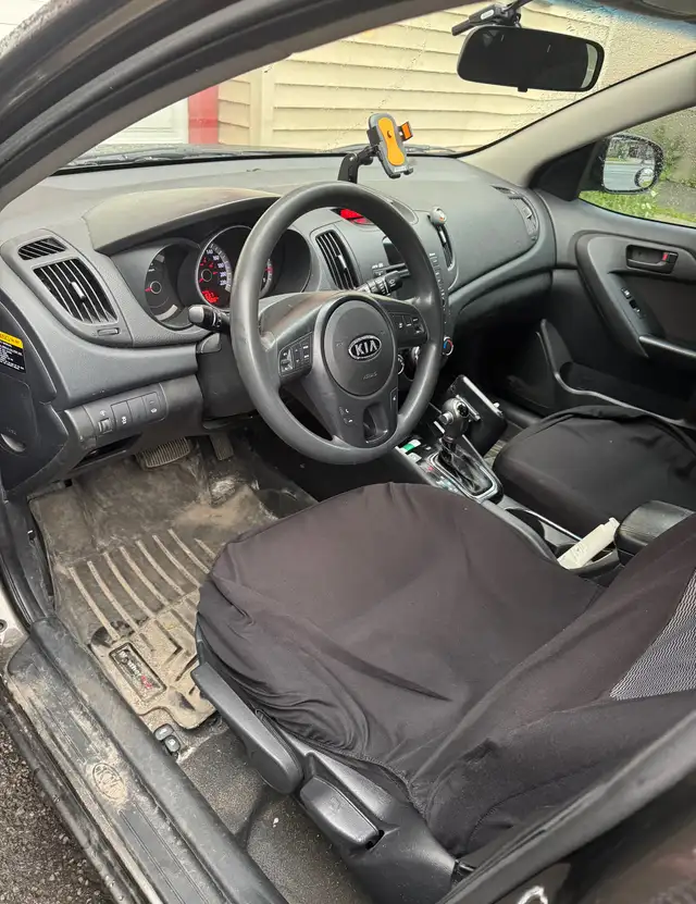 2011 KIA FORTE EX  21546 km only  in Cars & Trucks in Ottawa - Image 5