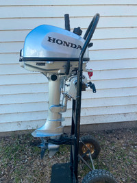 Honda BF4 outboard engine