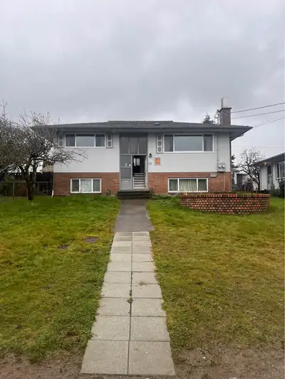 Spacious and Clean Upper Level of a House