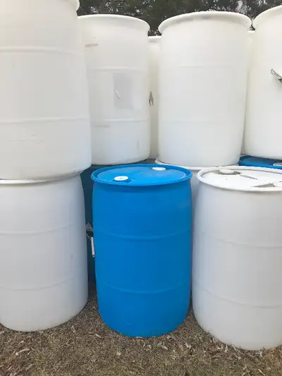 Plastic Barrels for sale. Good for holding powders and liquids. Can be used for boat docks, rain bar...