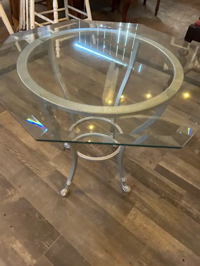 glass side table in Other Tables in Oshawa / Durham Region - Image 3