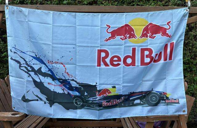 7 Flag  Cours  F1  ( Red Bull ) ( ASTON Martin ) ( McLaren ) dans Autre  à Saguenay - Image 2