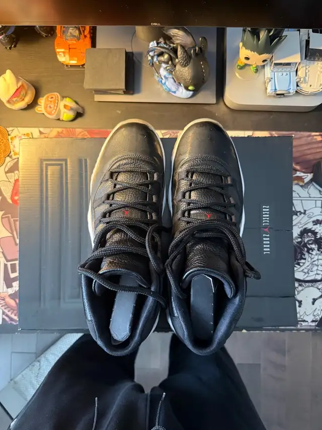 Air Jordan Retro 11 72-10s Size 13  in Men's Shoes in Markham / York Region - Image 3