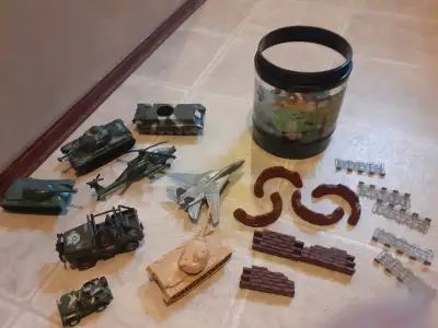 over 100pcs Military Plastic Toy Soldiers Army play set -- $20 4 tanks 2 jeep 1 helicopter 1 aircraf...