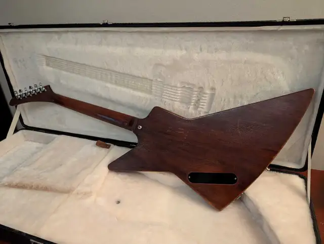 FT/FS: Rare Gibson Explorer Worn Brown with OHSC in Guitars in Ottawa - Image 4