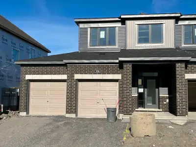 New DOUBLE CAR GARAGE end unit 3 Bedroom 3.5 Bathroom executive town house in orleans for rent New,...