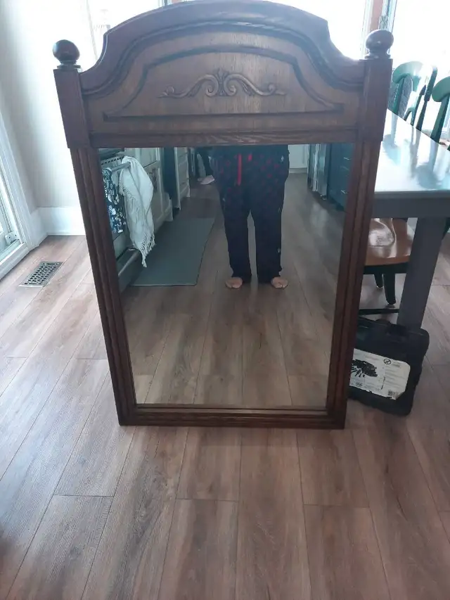 Dresser mirror in Dressers & Wardrobes in Oakville / Halton Region - Image 3