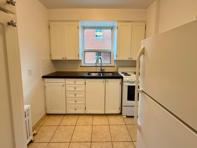 Two Bedroom apartment on Bayview south of Davisville in Long Term Rentals in City of Toronto - Image 3