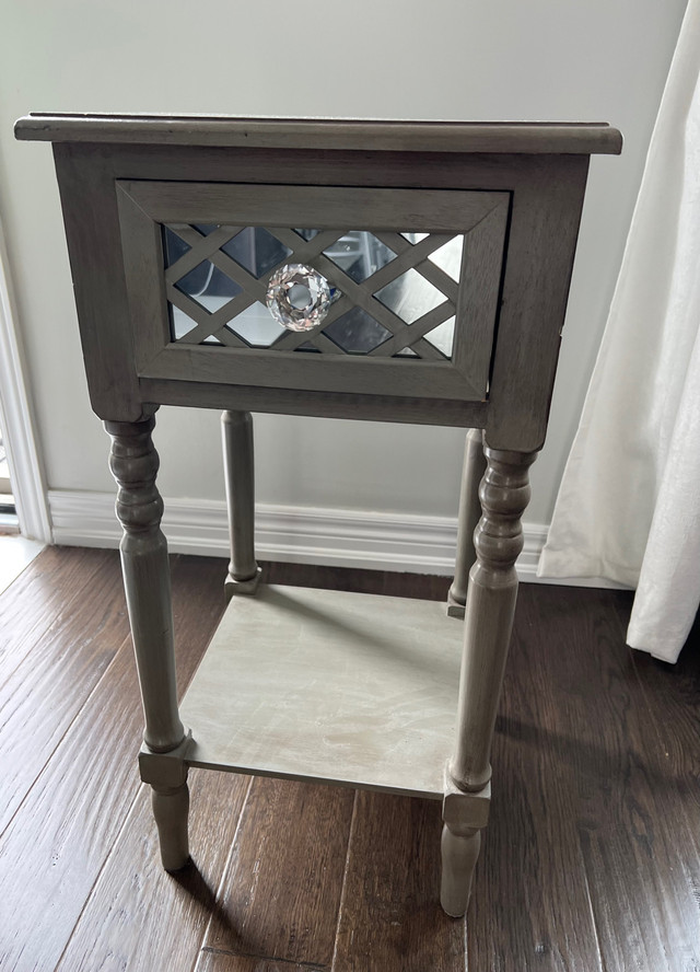 Side Table EUC  in Other Tables in Markham / York Region