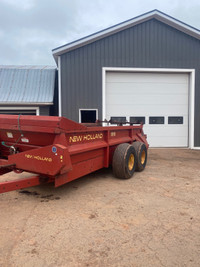 New Holland 195 manure spreader 