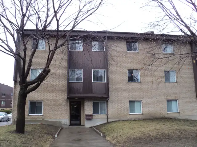 LONGUEUIL, Renovated 4.5-Bedroom Condo for Rent, Near All Amenities