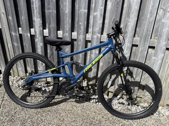 Raleigh mountain bicycle  in Mountain in Kitchener / Waterloo - Image 2