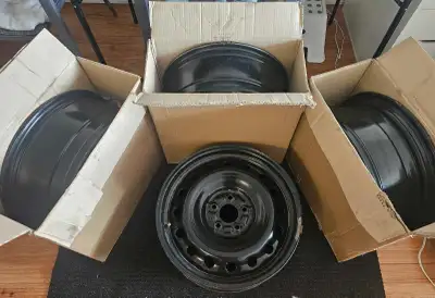Brand/Model: DTD Steel Wheel (SKU 851401) Size: 18 x 7.5 Bolt Pattern: 5x114.3 Condition: Excellent...