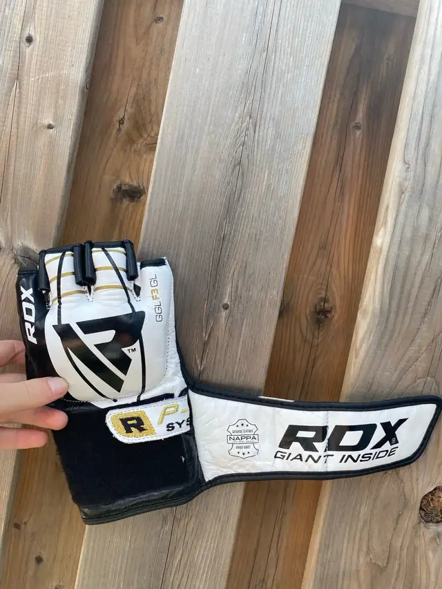 RDX F3 MMA Gloves in Exercise Equipment in Ottawa - Image 5