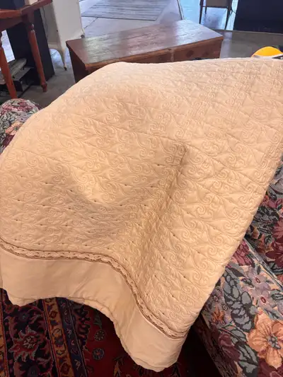 Charming Gold King Size Quilt, View more