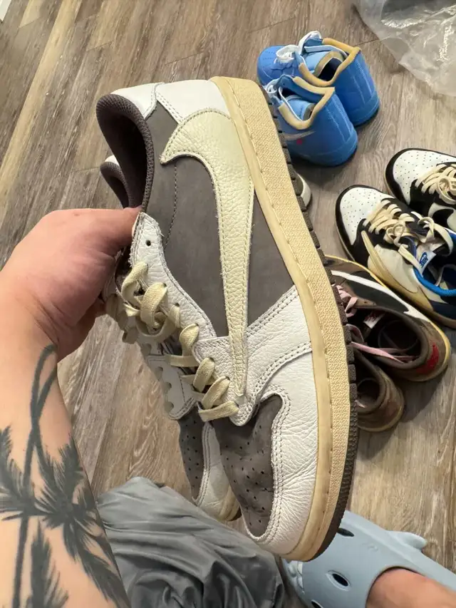 Jordan 1 Retro Low OG SP Travis Scott Reverse Mocha in Men's Shoes in City of Toronto - Image 3