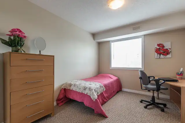 ROOMS NEAR U WATERLOO FOR SUMMER TERM