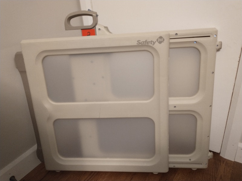 Safety 1st pressure mount baby gate Gates, Monitors & Safety Ottawa
