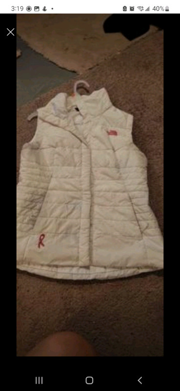 North Face breast Cancer Vest in Women's - Other in Oshawa / Durham Region