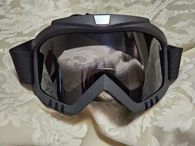New Ski Goggles in Snowboard in Red Deer - Image 4