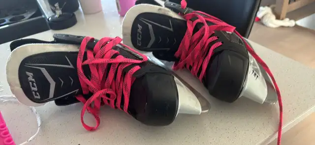 CCM Hockey Skates in Hockey in Winnipeg - Image 2
