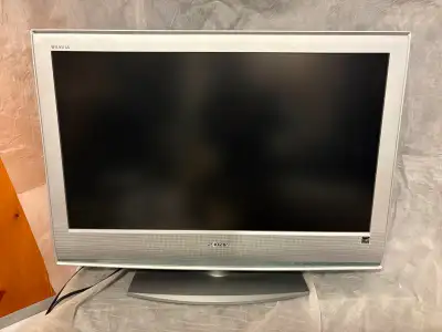 Model: KLV-32S200A. Excellent used condition. Multiple connections, including HDMI and Component Vid...