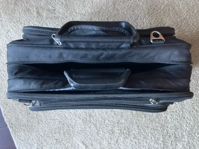 Kensignton Pilot Case in Bags & Luggage in Peterborough - Image 4