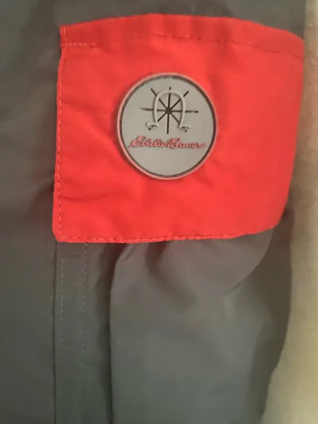 Eddie Bauer Puffer Jacket size L in Men's in Mississauga / Peel Region - Image 6