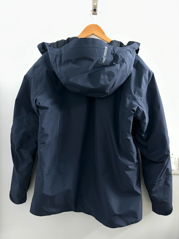 (Like New) Arcteryx 始祖鳥 BETA Insulated Jacket men's in Men's in St. Catharines - Image 3