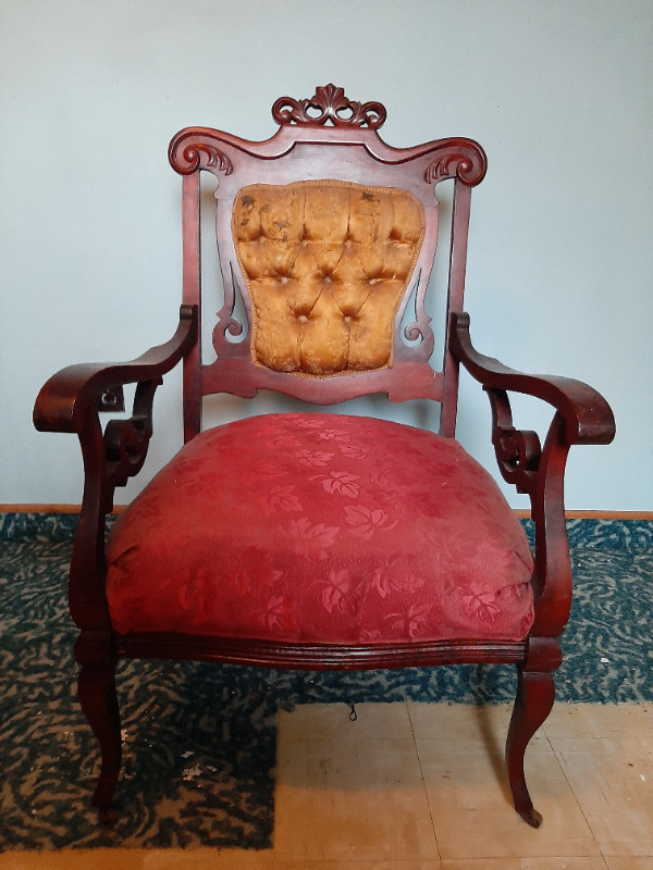 Antique Furniture in Chairs & Recliners in Bedford - Image 4