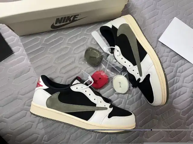 Jordan 1 Retro Low SP Travis Scott Olive  in Men's Shoes in City of Toronto - Image 8