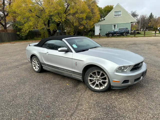 2010 Ford mustang convertible
