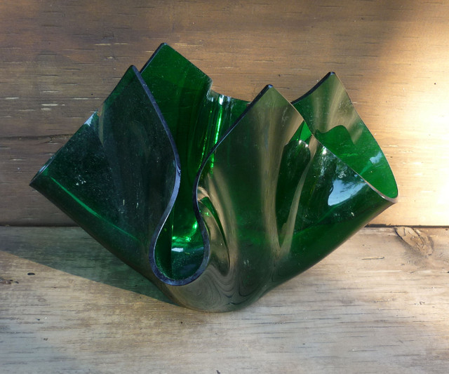 Vintage P Fogarty Artist Signed Green Glass Vase Sculpture in Arts & Collectibles in Sudbury