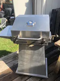  Very sturdy barbecue with small footprint