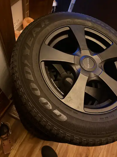 Very nice set of jeep compass winter tires