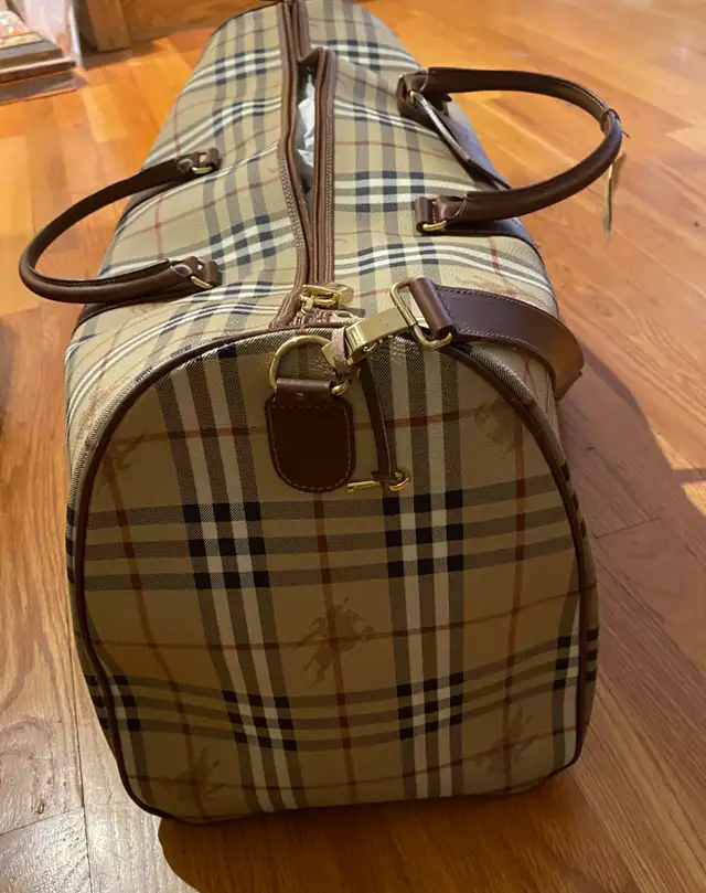 vintage Burberry bag in Women's - Bags & Wallets in Ottawa - Image 3