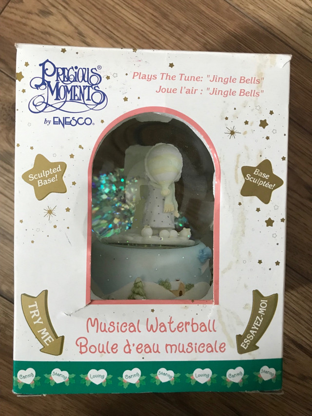 Precious Moments - Musical Snow Globe  - Waterball  in Arts & Collectibles in Chatham-Kent - Image 4