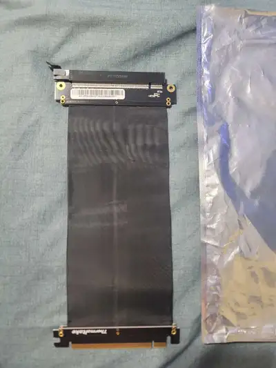 Thermaltake vertical riser good condition.