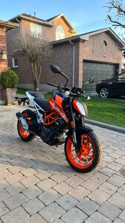 Looking to trade my 2020 KTM Duke 390. The bike is in very clean, near mint condition and has been w...
