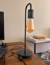 Table lamp (bulb included)