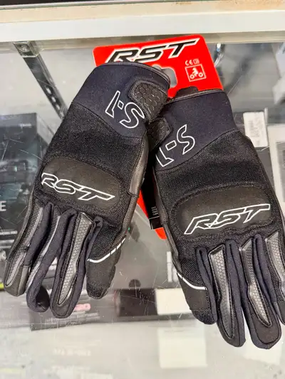Perfect for the warmer days! RstMoto S-1 short CE certified mesh gloves are fully re-Stocked! Featur...