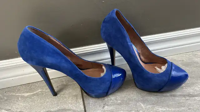 Women’s Hills Shoes  in Women's - Bottoms in Sudbury - Image 4