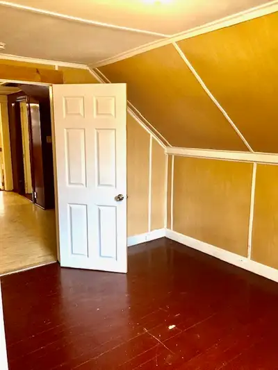 3 bedroom apartment for rent in on Charlotte St. in Sydney. Includes Heat, Laundry Facilities and Sn...