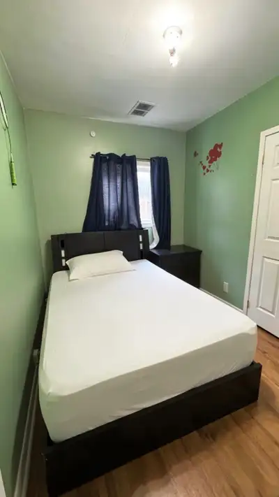 Private room available for a girl in a walkout basement. Furnished room Two closets in room Intersec...