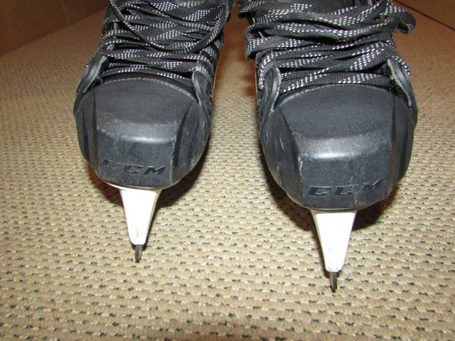 Goalie Skates : CCM FT480G  Sr.   Size 7     Awesome Condition in Hockey in Ottawa - Image 4