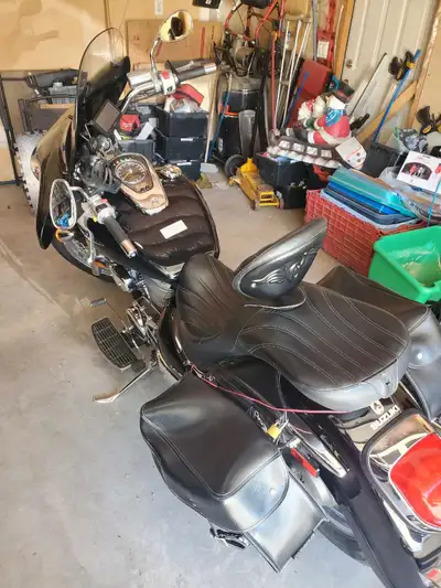 2016 Suzuki Bolavard mint condition, low kilometers, new rubber, new comfortable seat, batwing ferri...