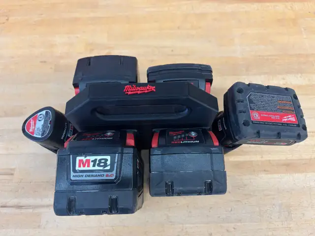 Battery Caddy for Milwaukee Combo – holds 4xM18 and 2xM12 Bat in Power Tools in Markham / York Region - Image 3
