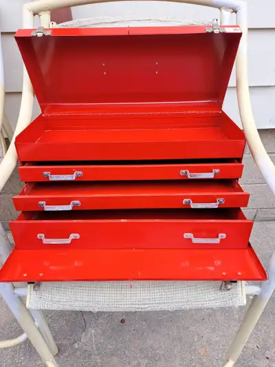 Tool box Beach 21x9x11 CHECK OUT MY OTHER ADS