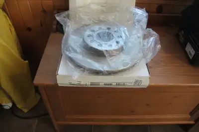 2 disques Raybestos 980456R NEUF J'ai commandé ceux-ci par erreur pour mon Volkwagen eos 2010. Peuve...