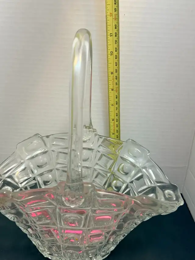 Vintage Glass Basket in Home Décor & Accents in Strathcona County - Image 3